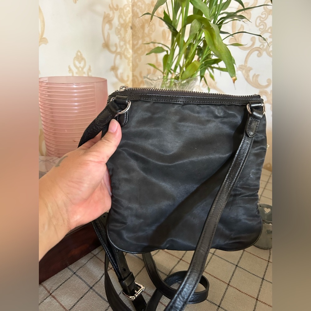 Ralph Lauren sling bag. Unisex. Used gently - Picture 13 of 14